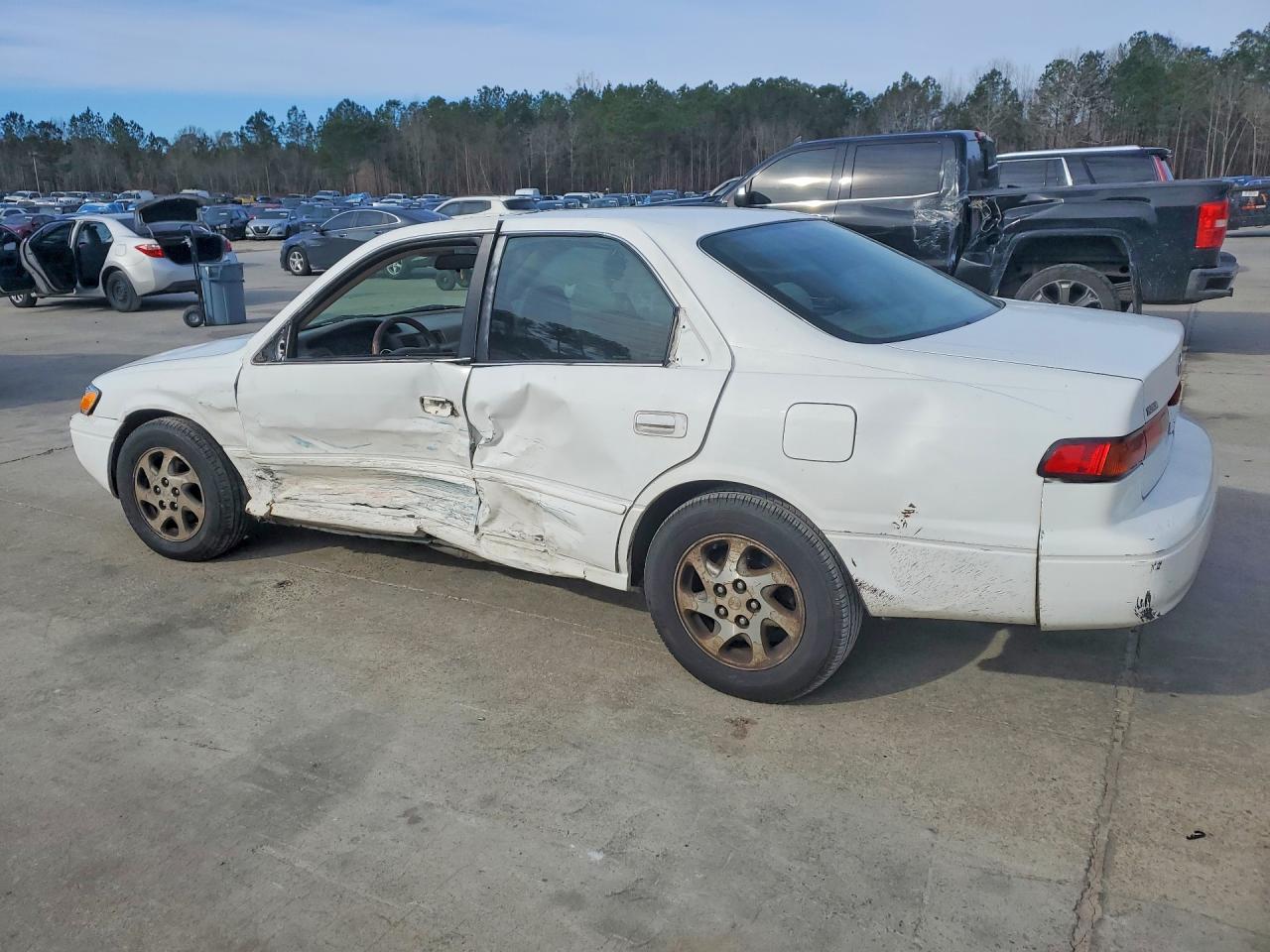 1997 TOYOTA CAMRY CE photo 2