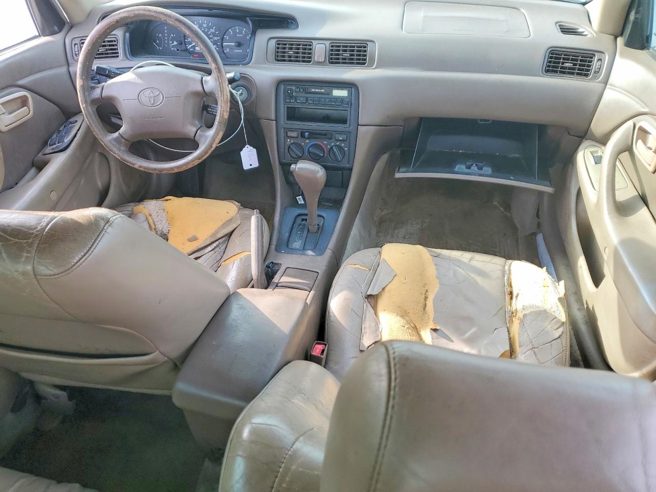 1997 TOYOTA CAMRY CE photo 8