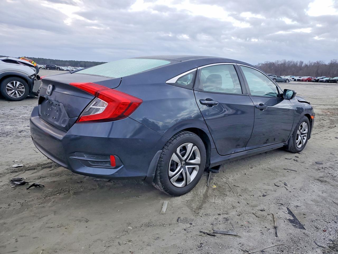 2017 HONDA CIVIC LX photo 3