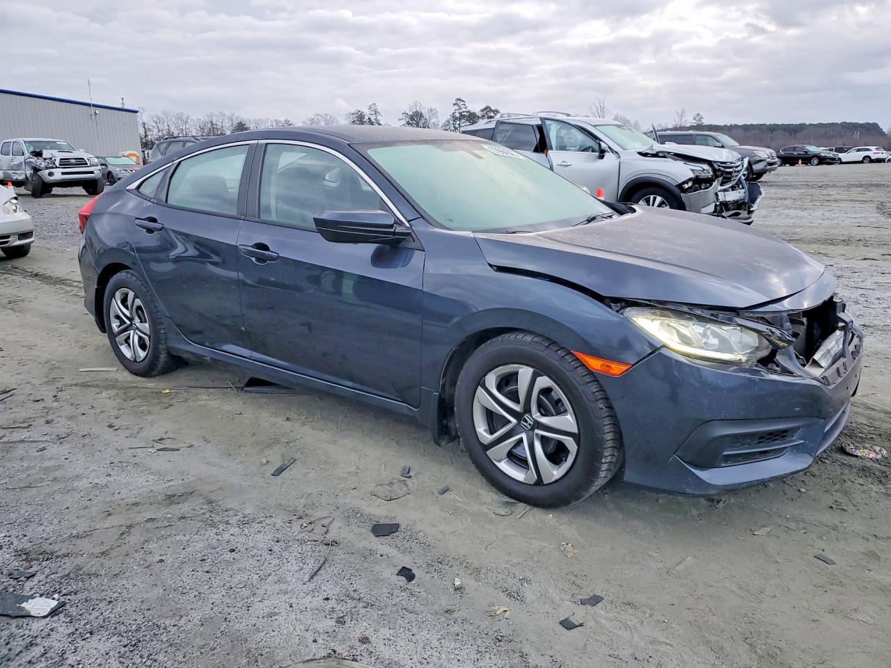 2017 HONDA CIVIC LX photo 4