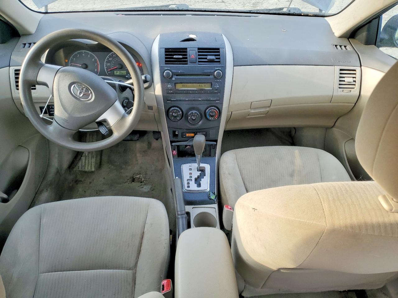 2010 TOYOTA COROLLA LE photo 22