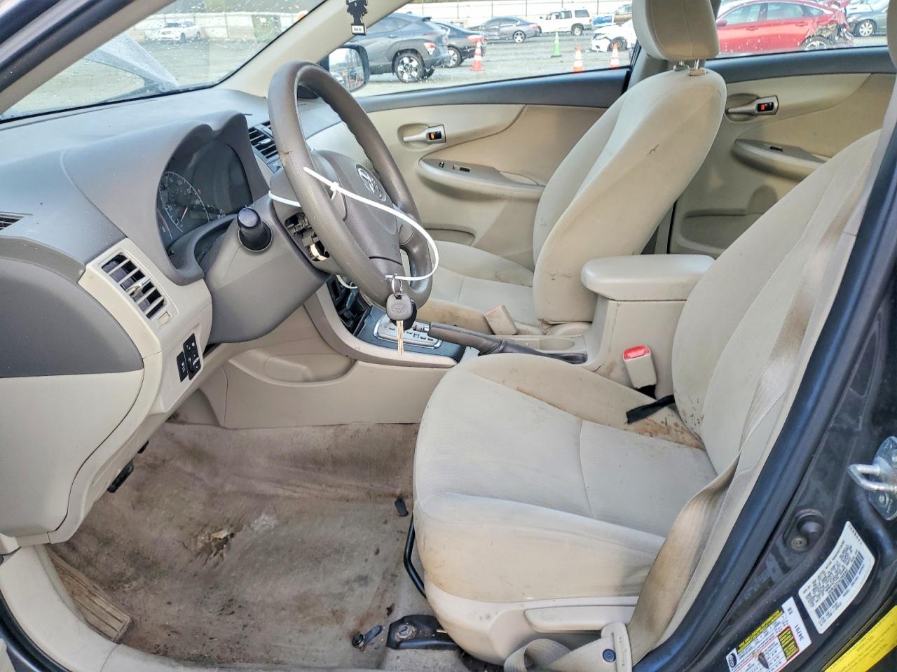 2010 TOYOTA COROLLA LE photo 19