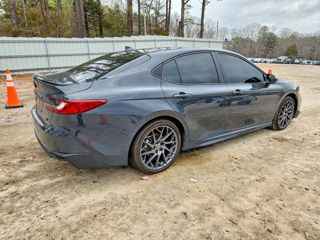 2025 TOYOTA CAMRY SE photo 3