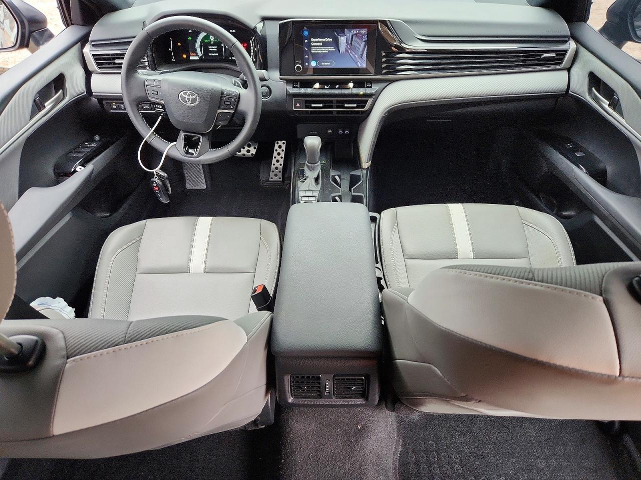 2025 TOYOTA CAMRY SE photo 8