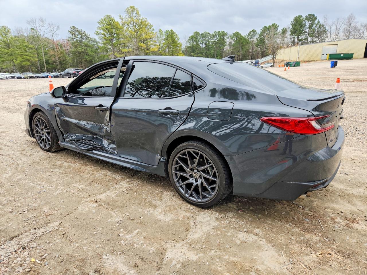 2025 TOYOTA CAMRY SE photo 2