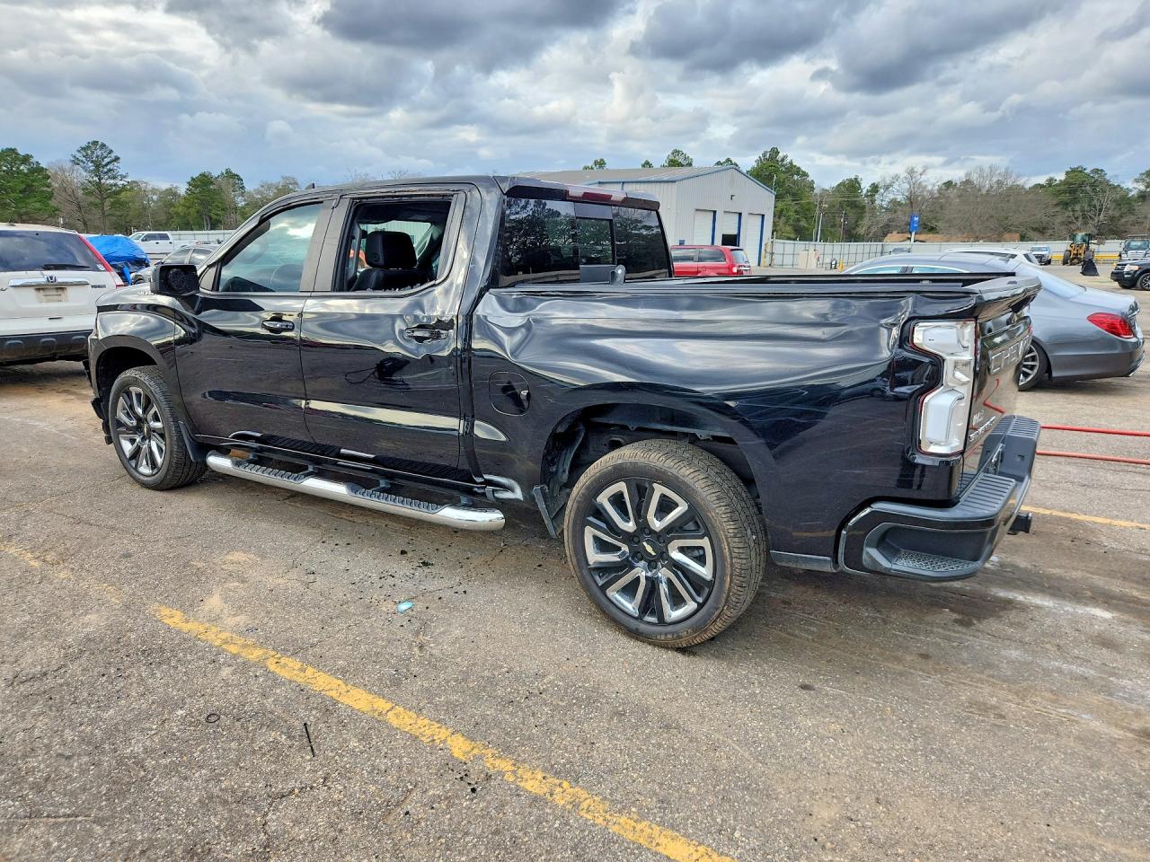 2020 CHEVROLET SILVERADO C1500 RST photo 2