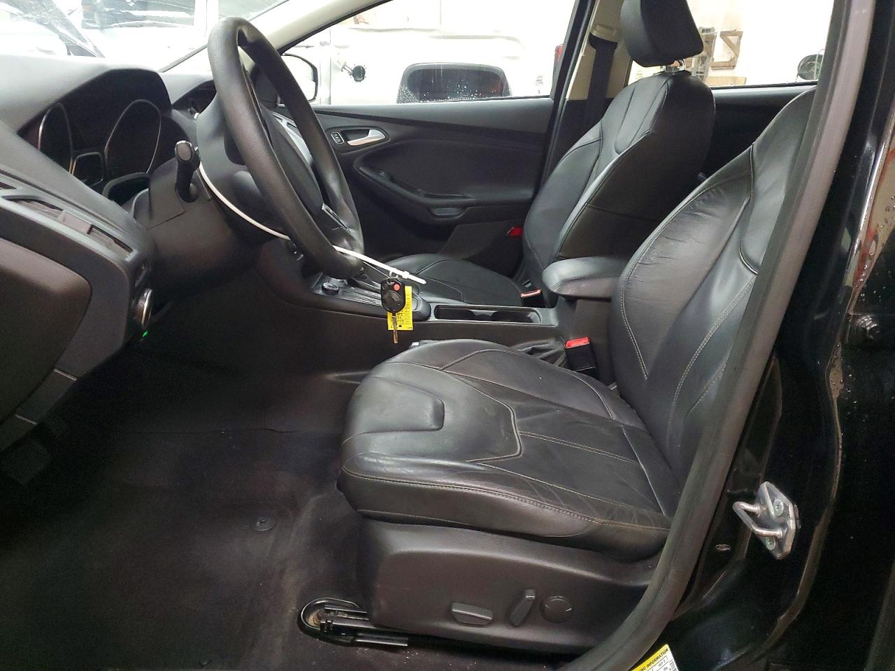 2015 FORD FOCUS SE photo 13