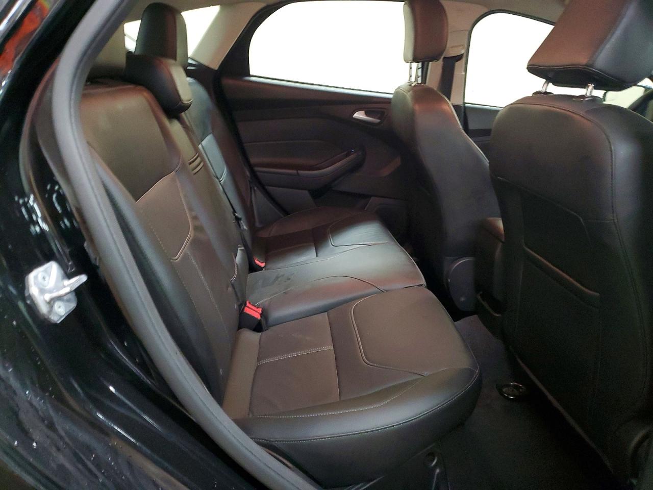 2015 FORD FOCUS SE photo 19