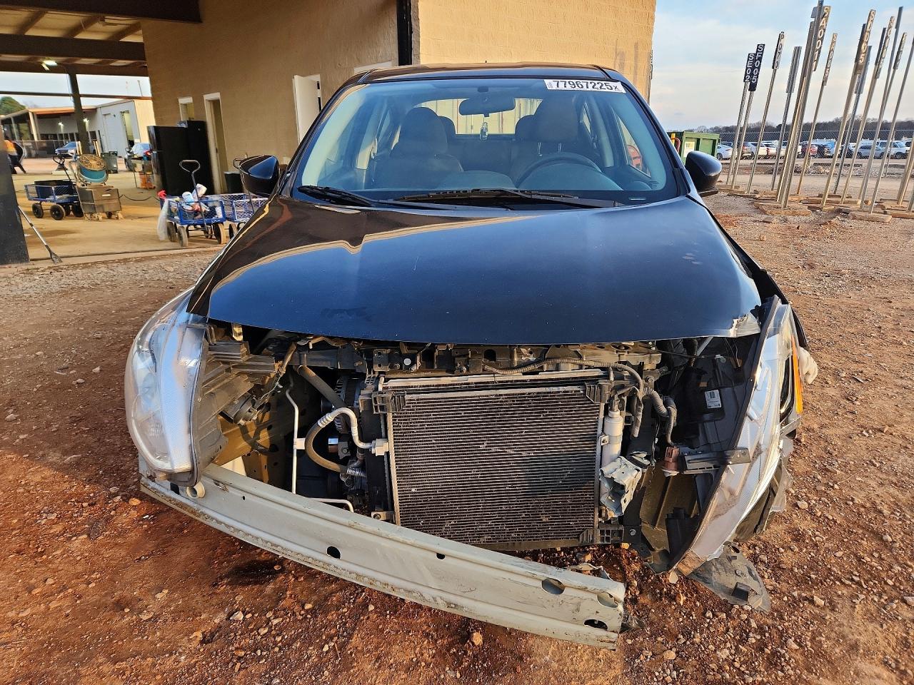 2019 NISSAN VERSA S photo 5