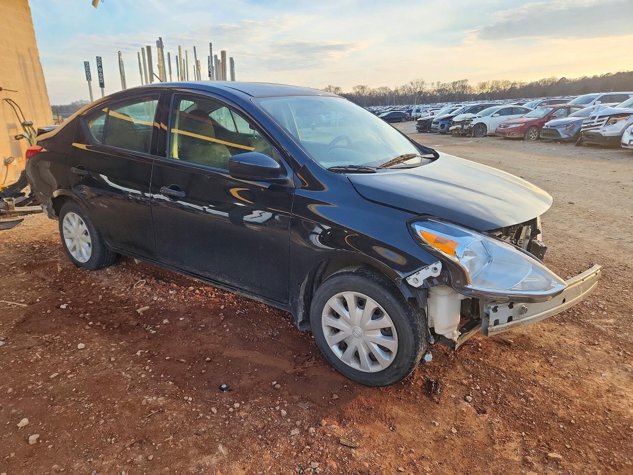 2019 NISSAN VERSA S photo 4