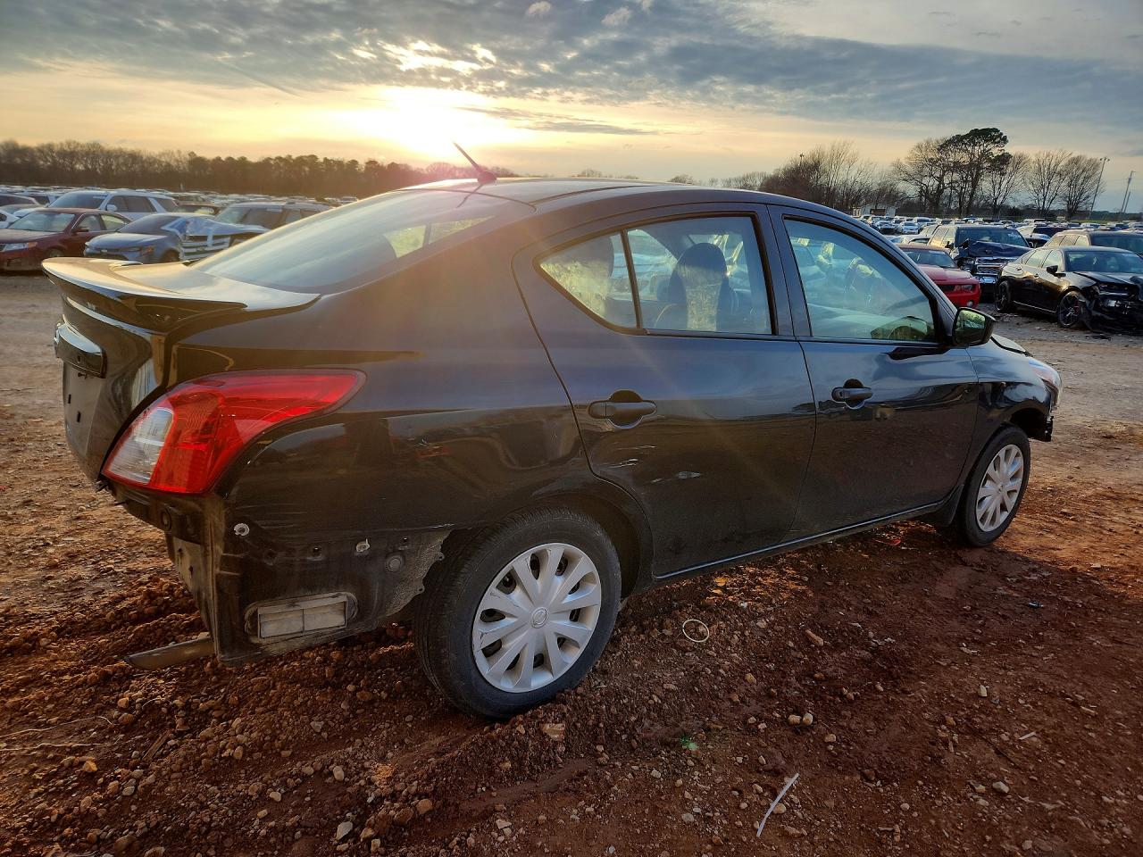 2019 NISSAN VERSA S photo 3