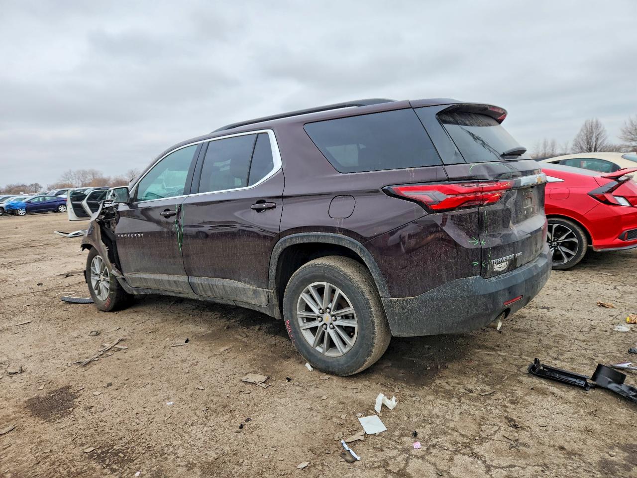 2023 CHEVROLET TRAVERSE LT photo 3