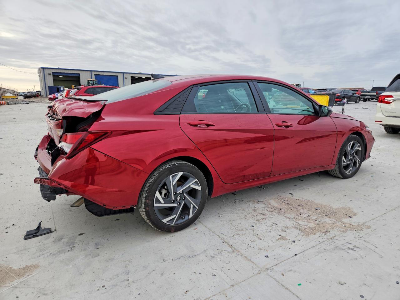 2025 HYUNDAI ELANTRA SEL SPORT photo 3