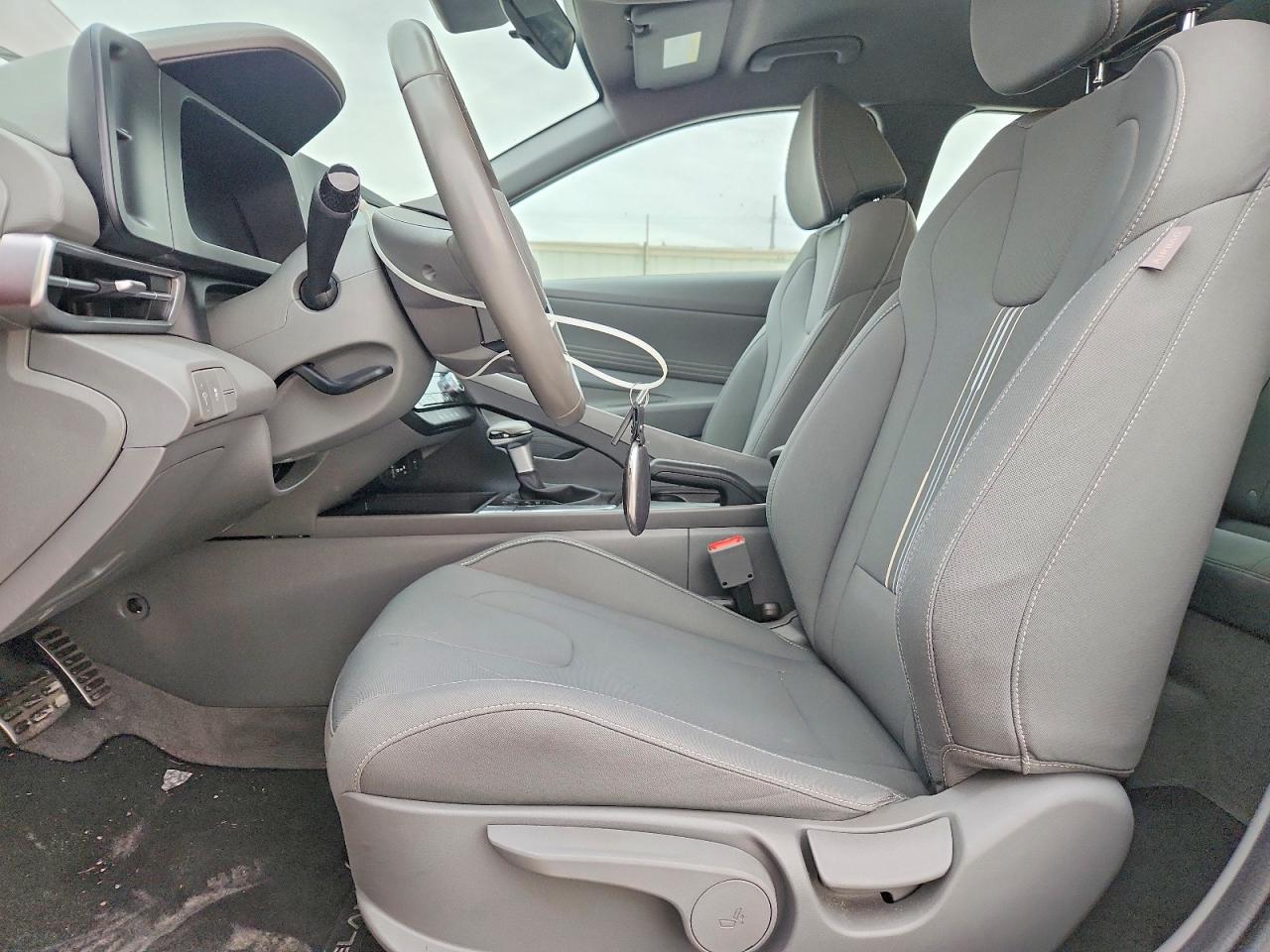 2025 HYUNDAI ELANTRA SEL SPORT photo 7