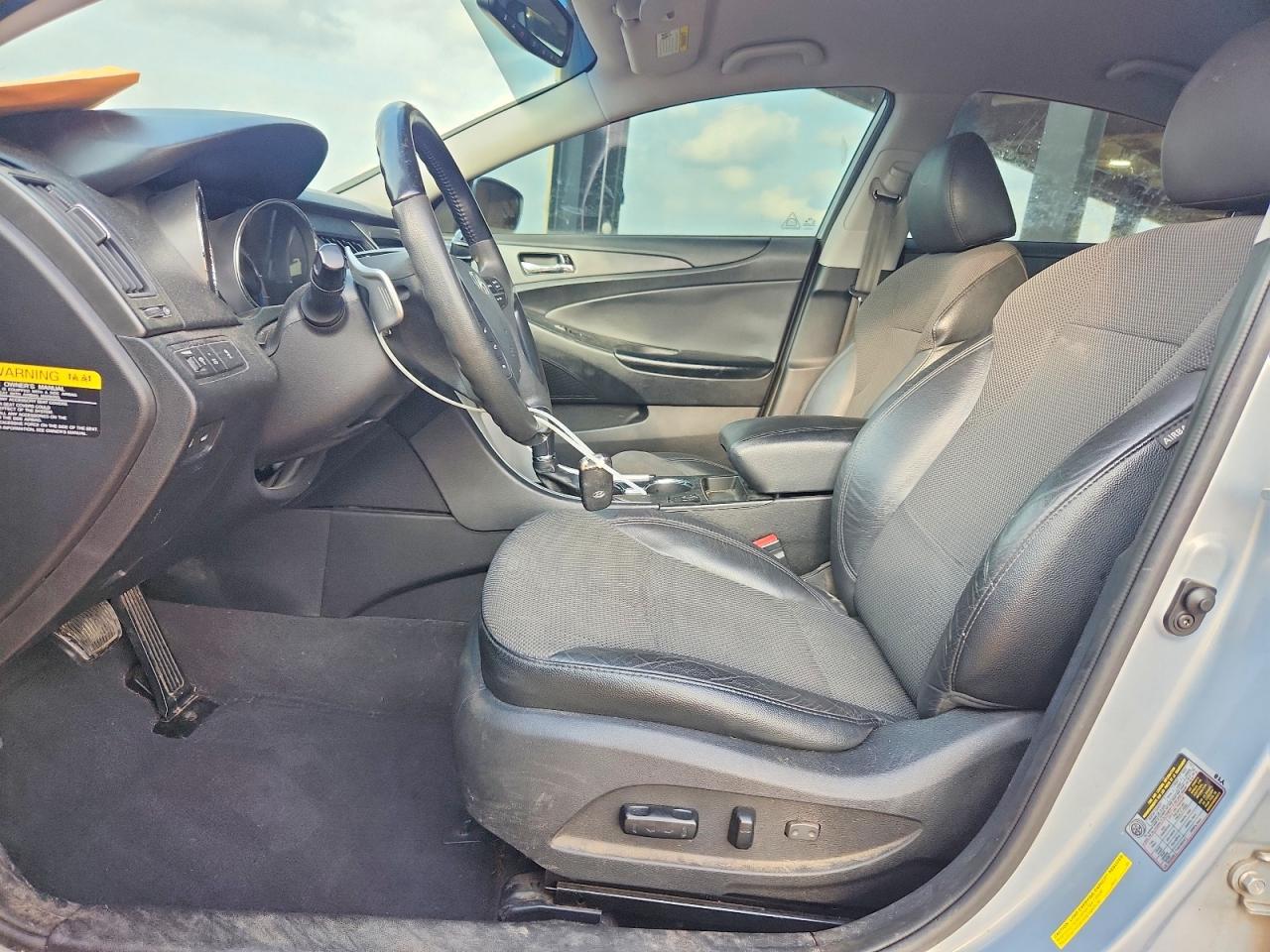 2013 HYUNDAI SONATA SE photo 19