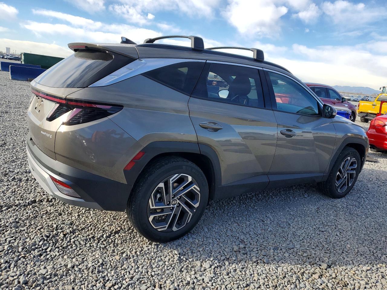 2026 HYUNDAI TUCSON photo 3