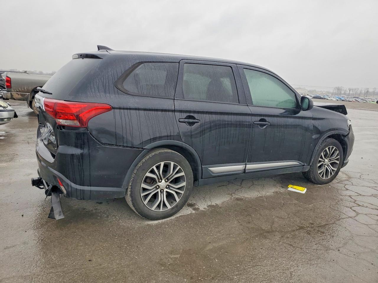 2017 MITSUBISHI OUTLANDER ES photo 5