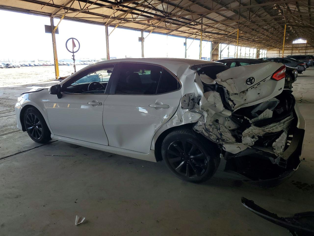 2018 TOYOTA CAMRY L photo 2