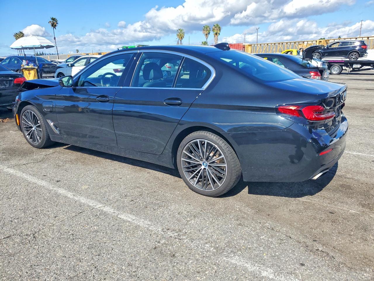 2022 BMW 530E photo 2