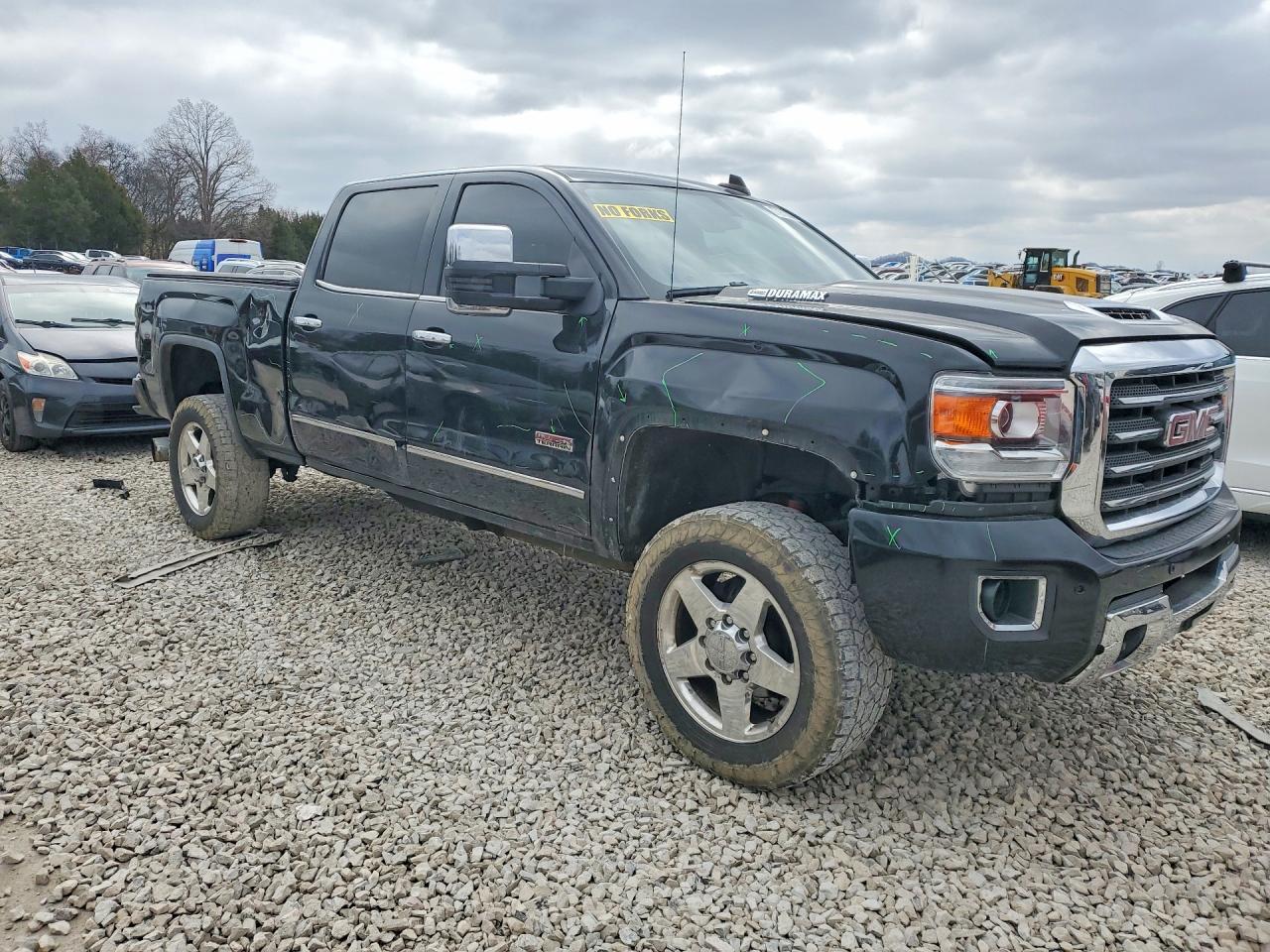 2017 GMC SIERRA K2500 SLT photo 4