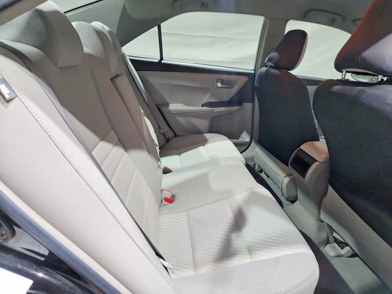 2016 TOYOTA CAMRY LE photo 19