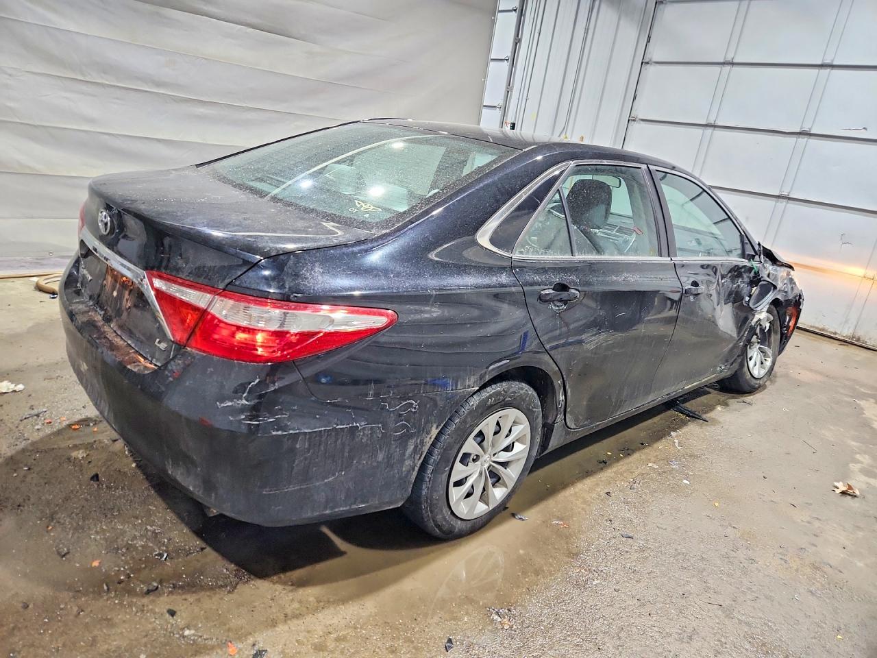 2016 TOYOTA CAMRY LE photo 5