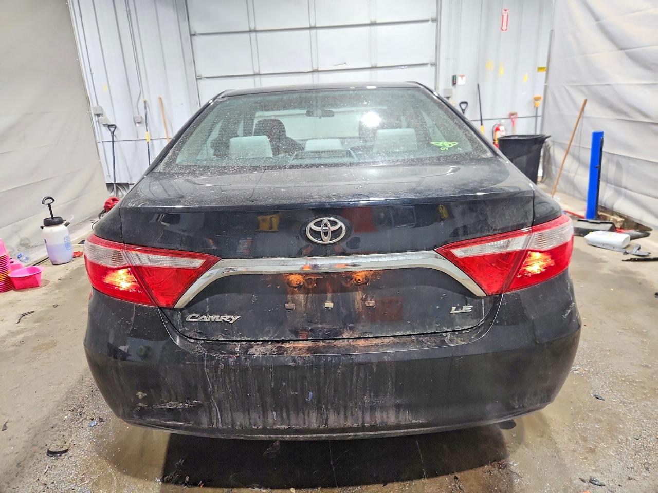 2016 TOYOTA CAMRY LE photo 11