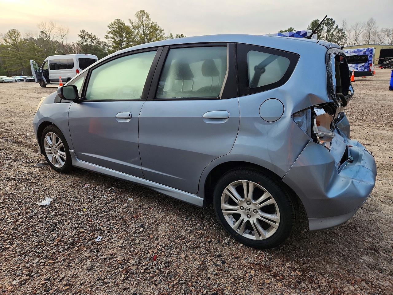 2011 HONDA FIT SPORT photo 2