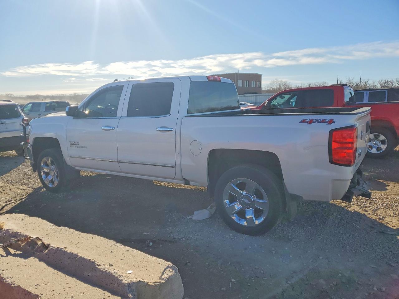 2016 CHEVROLET SILVERADO K1500 LT photo 2