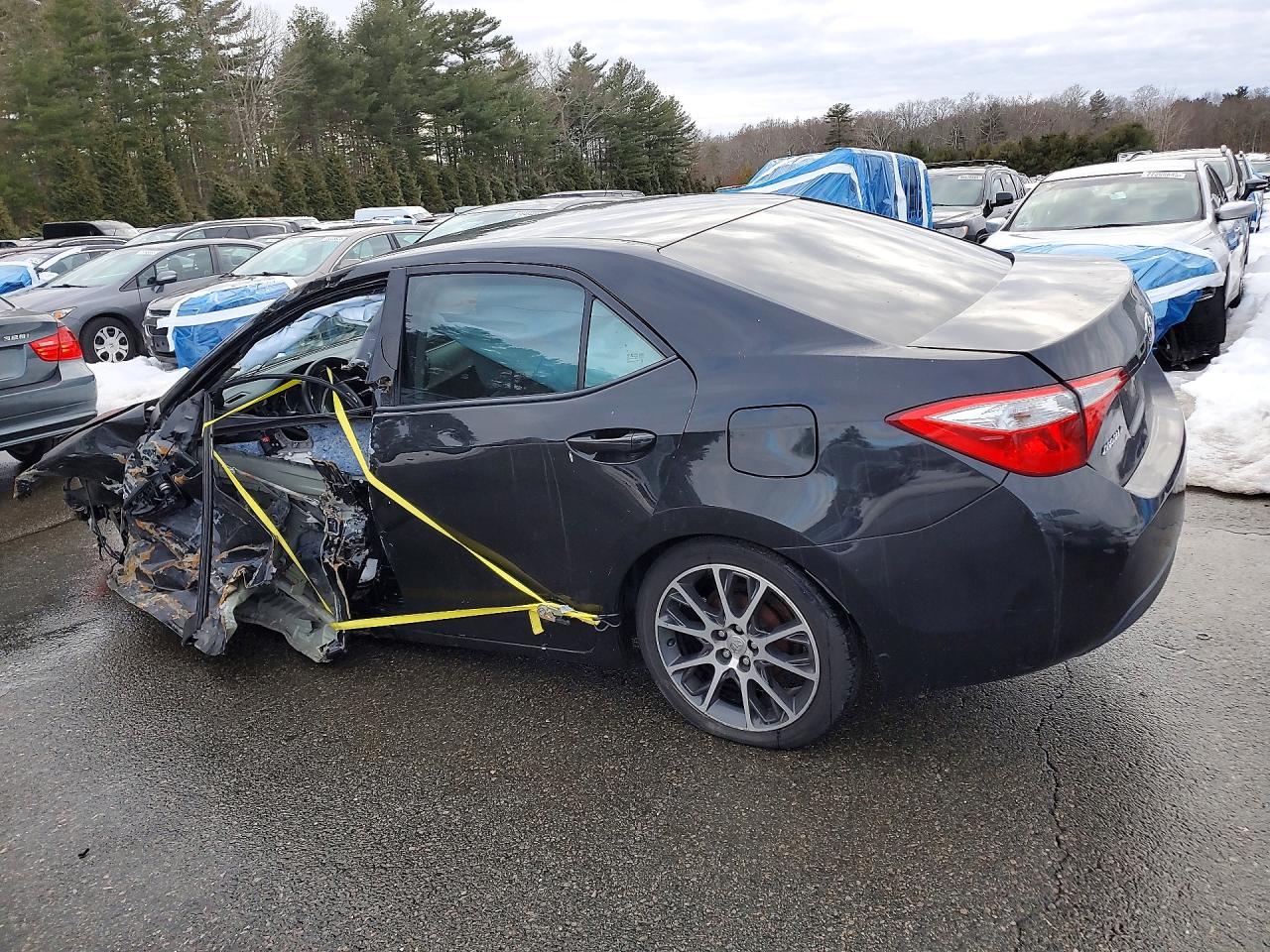 2015 TOYOTA COROLLA LE PLUS photo 2