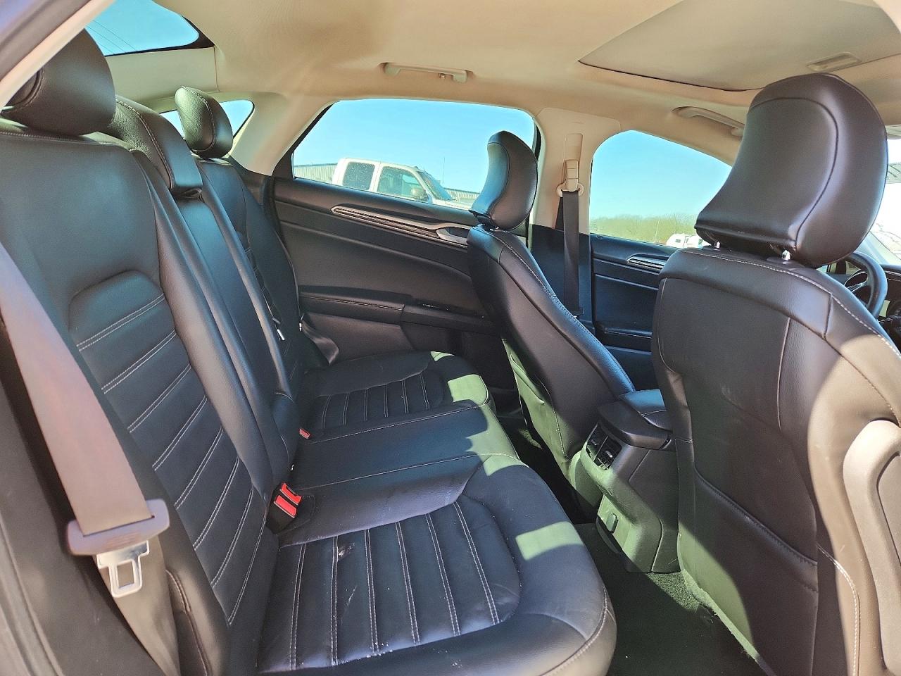 2015 FORD FUSION SE photo 28