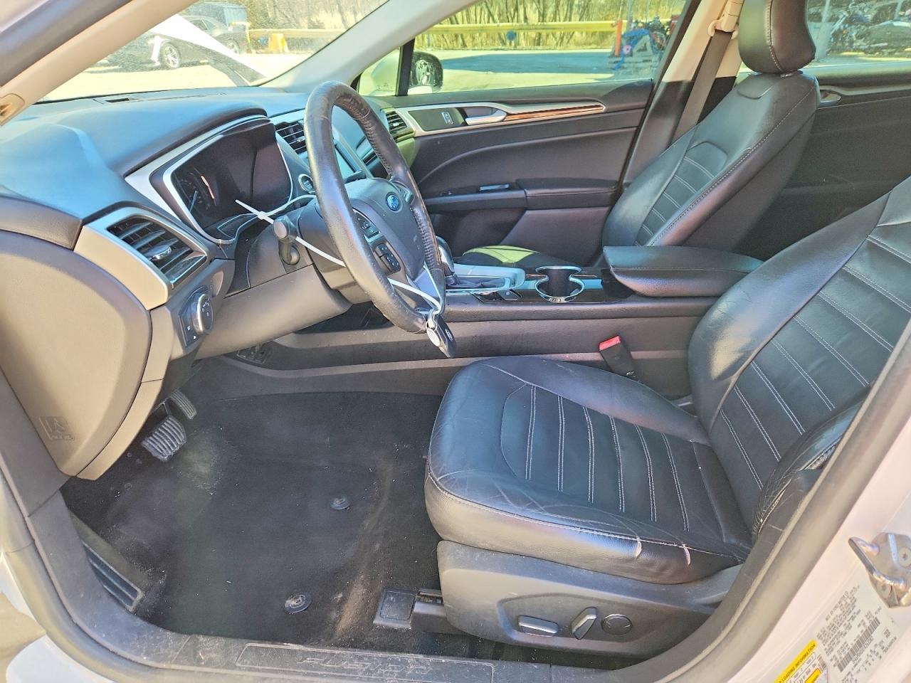 2015 FORD FUSION SE photo 19