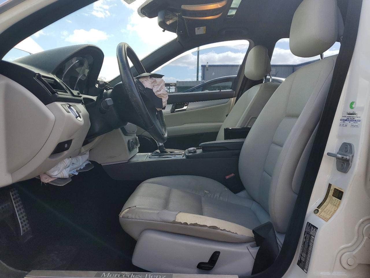 2011 MERCEDES-BENZ C 300 photo 13