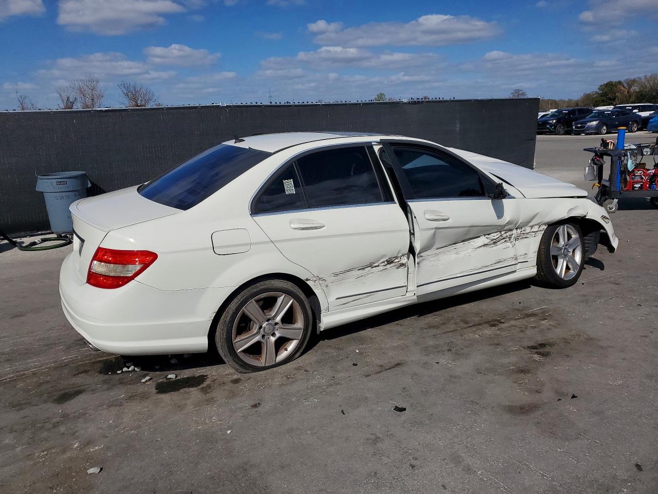 2011 MERCEDES-BENZ C 300 photo 5