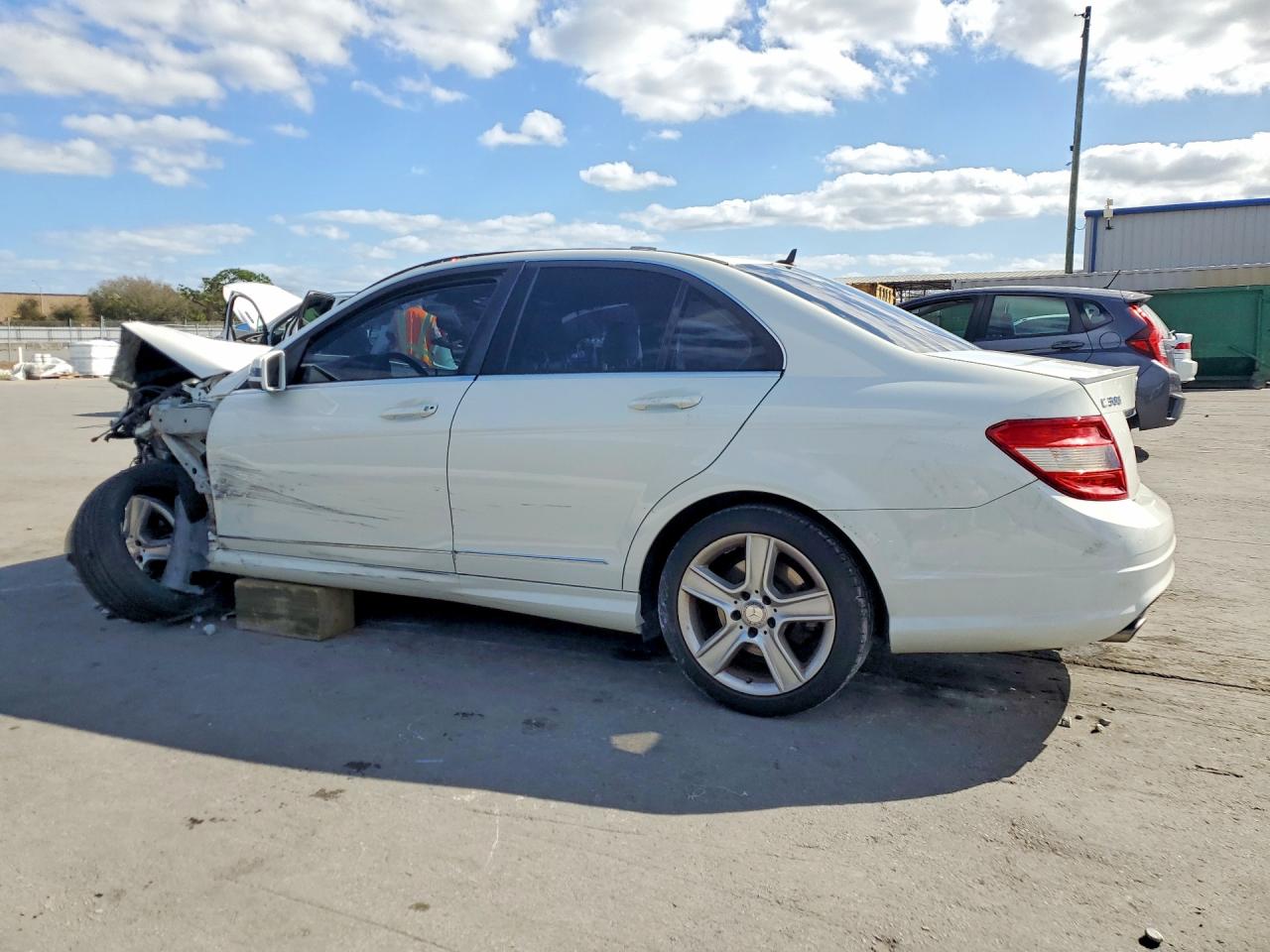 2011 MERCEDES-BENZ C 300 photo 3