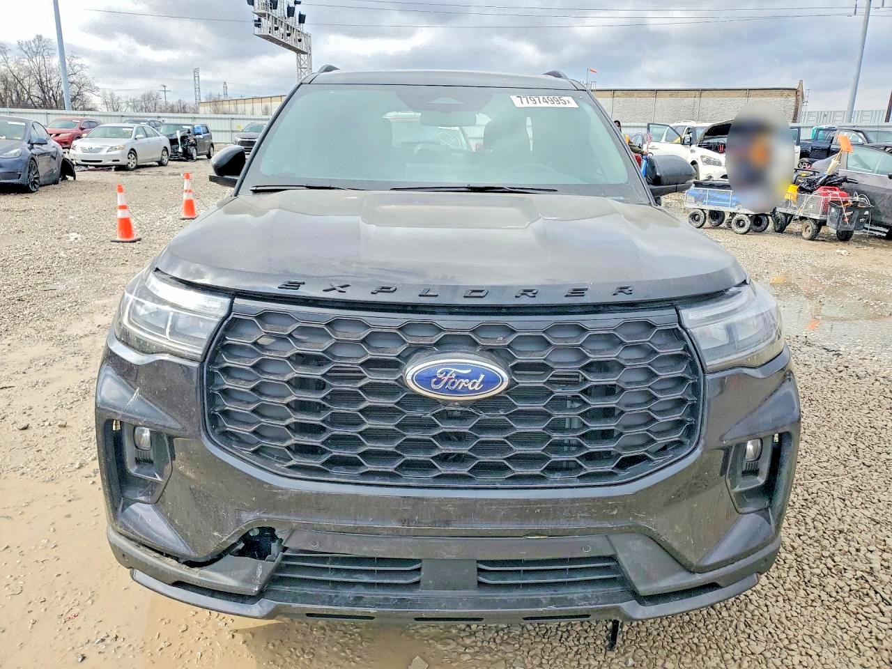 2025 FORD EXPLORER ST-LINE photo 5