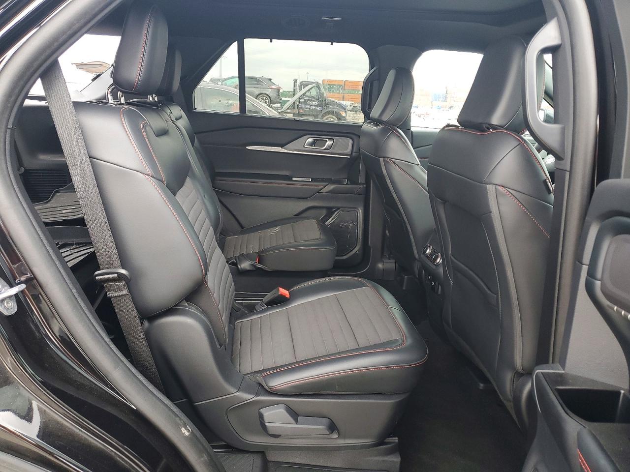 2025 FORD EXPLORER ST-LINE photo 11