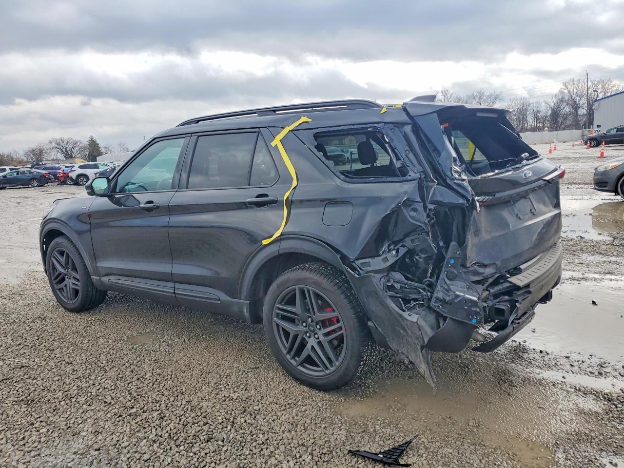 2025 FORD EXPLORER ST-LINE photo 2