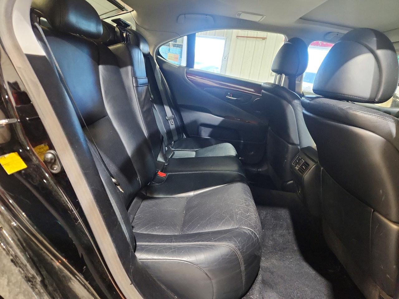 2011 LEXUS LS 460 photo 10