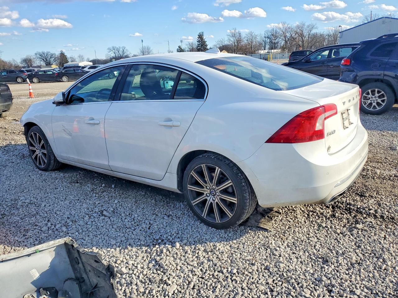 2016 VOLVO S60 PREMIER photo 3
