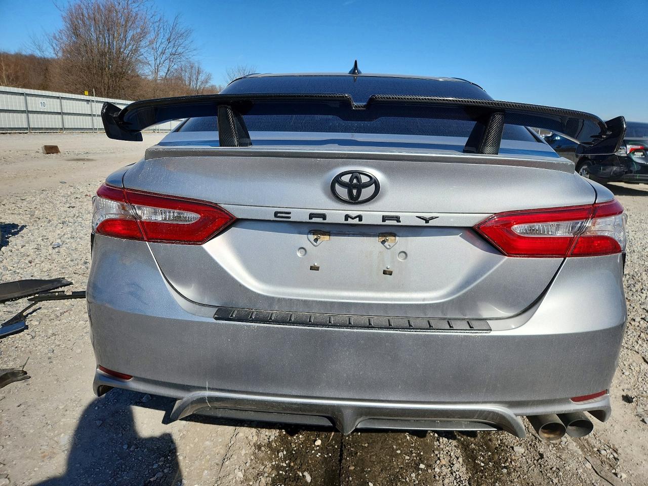 2020 TOYOTA CAMRY SE photo 11