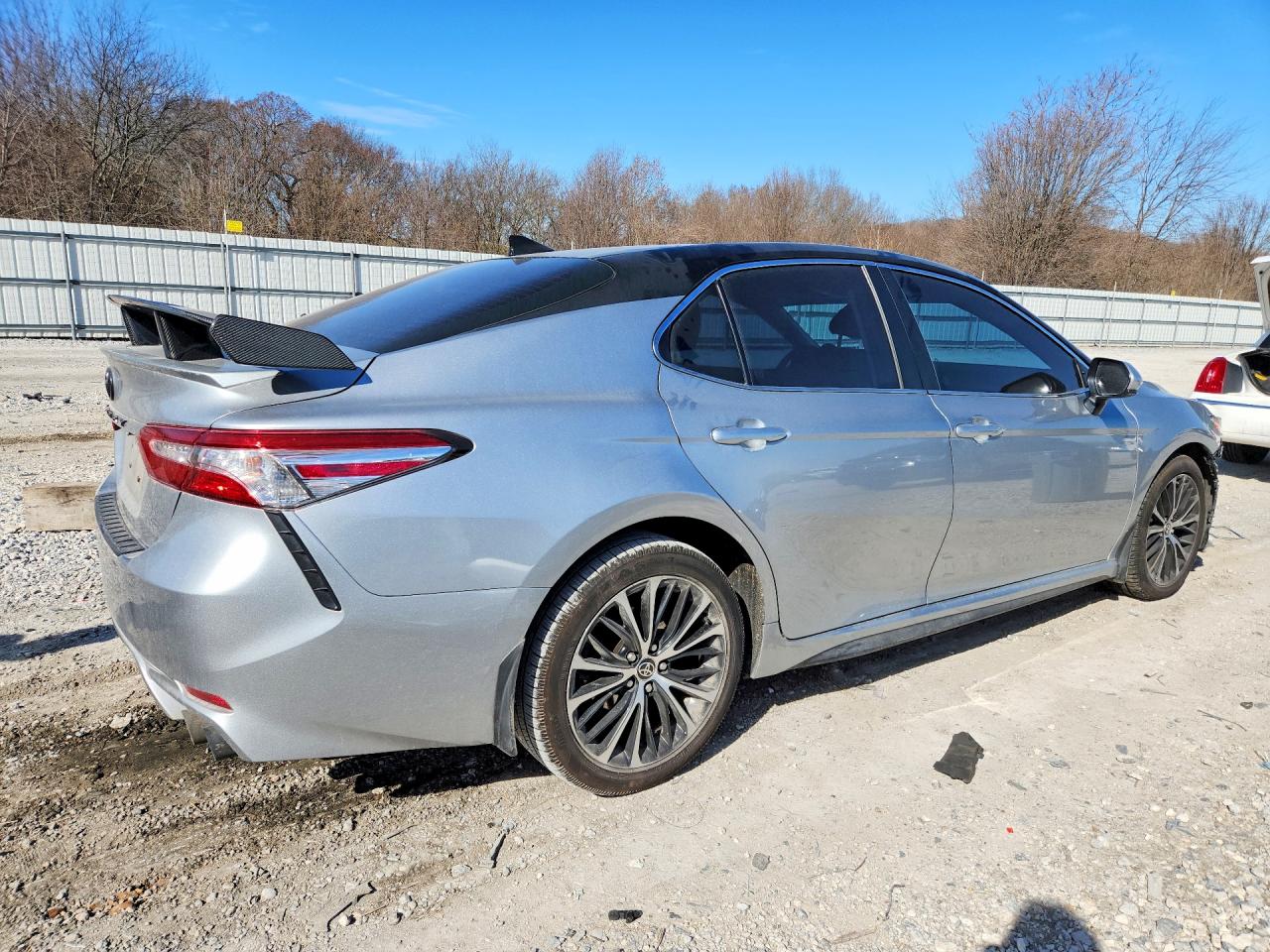 2020 TOYOTA CAMRY SE photo 5