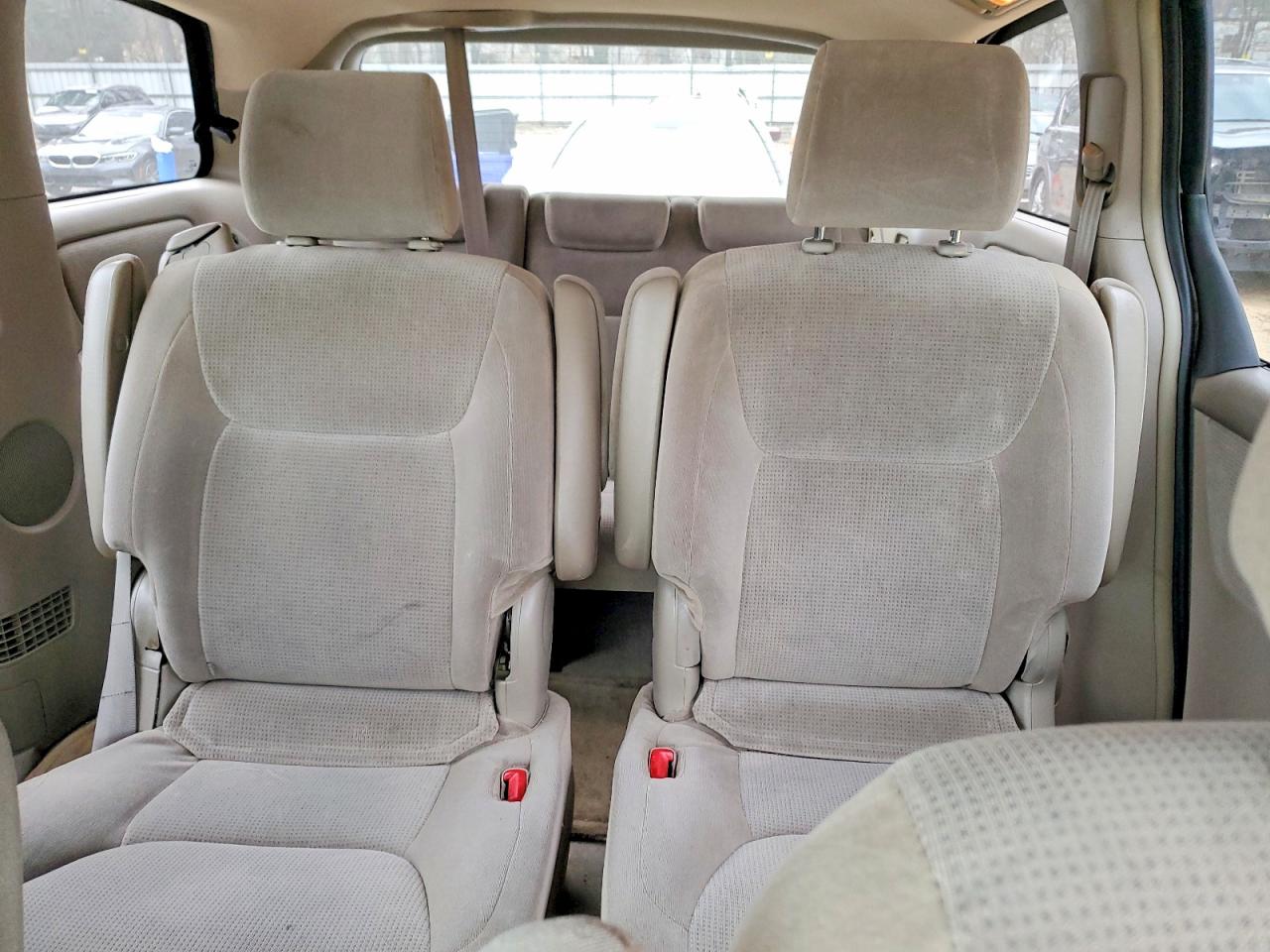 2004 TOYOTA SIENNA LE 7 PASSENGER photo 10
