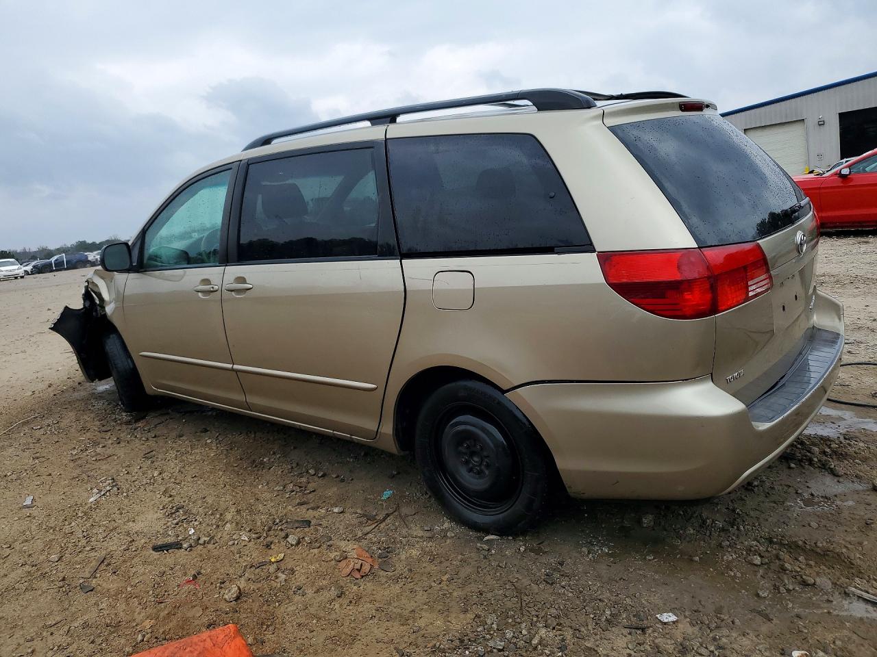2004 TOYOTA SIENNA LE 7 PASSENGER photo 2