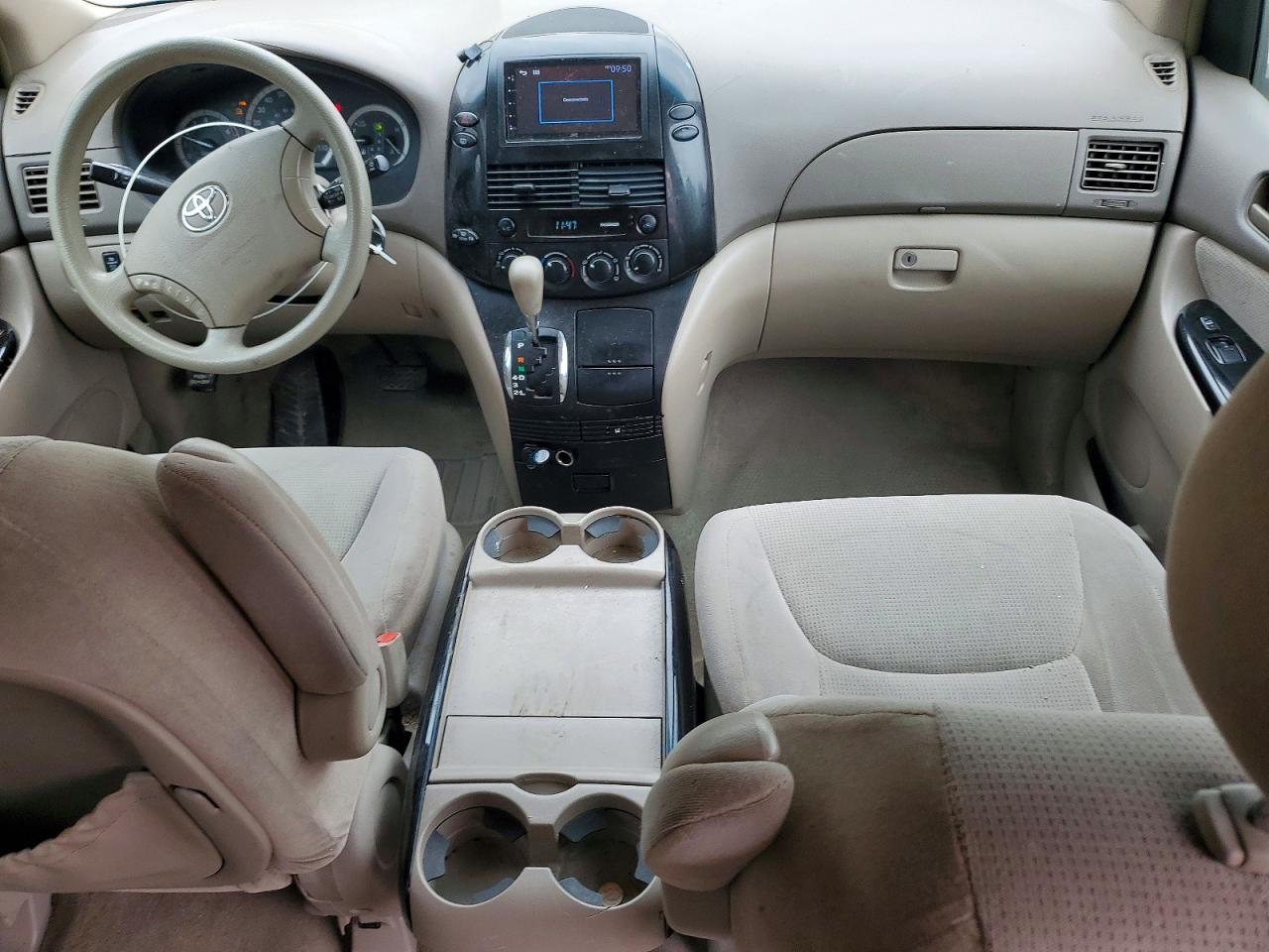 2004 TOYOTA SIENNA LE 7 PASSENGER photo 8