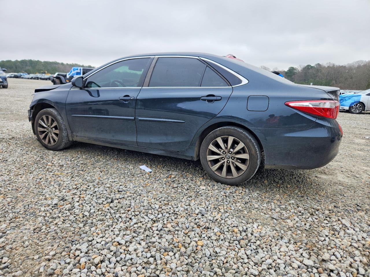 2015 TOYOTA CAMRY LE photo 2