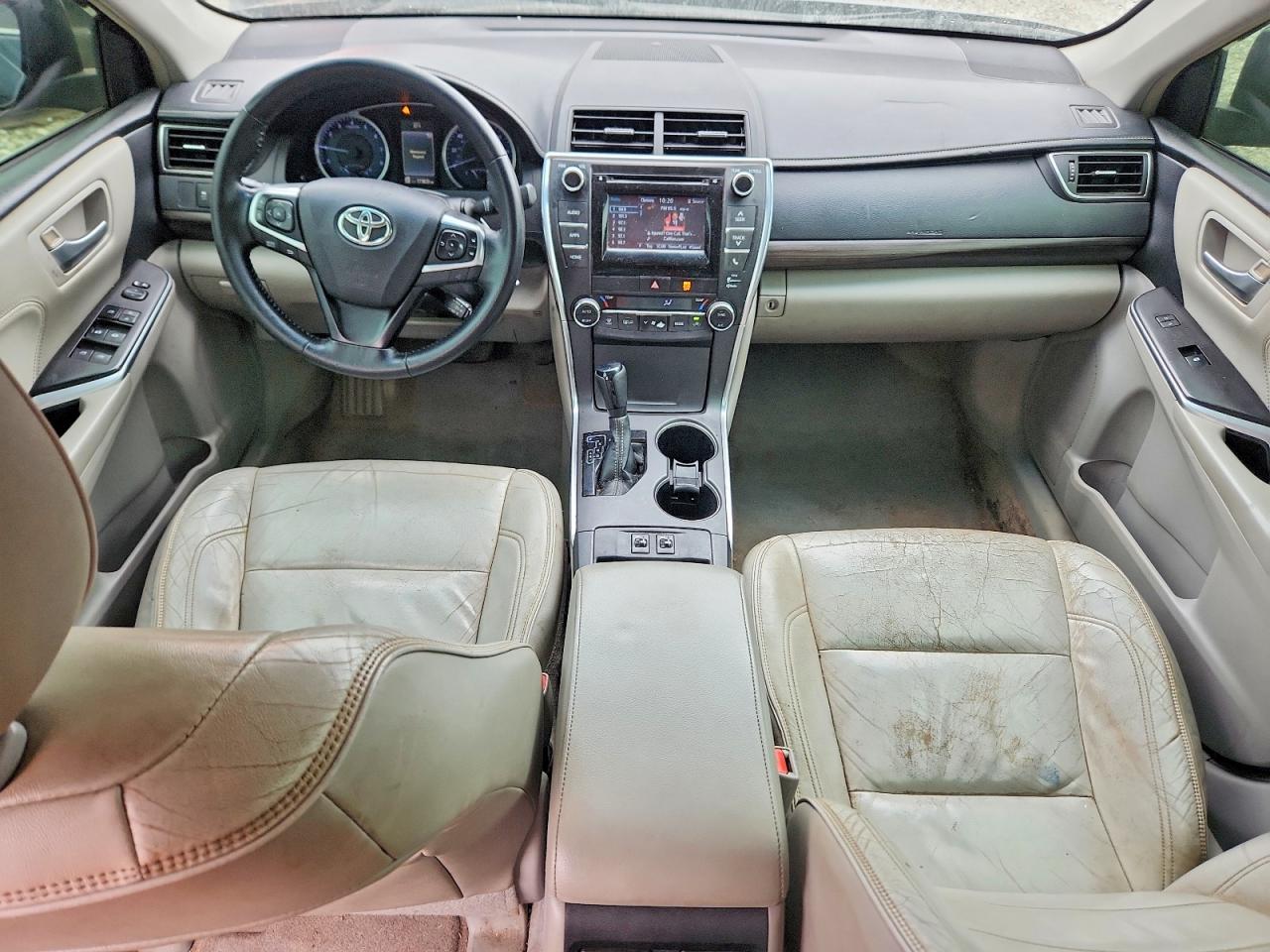 2015 TOYOTA CAMRY LE photo 8