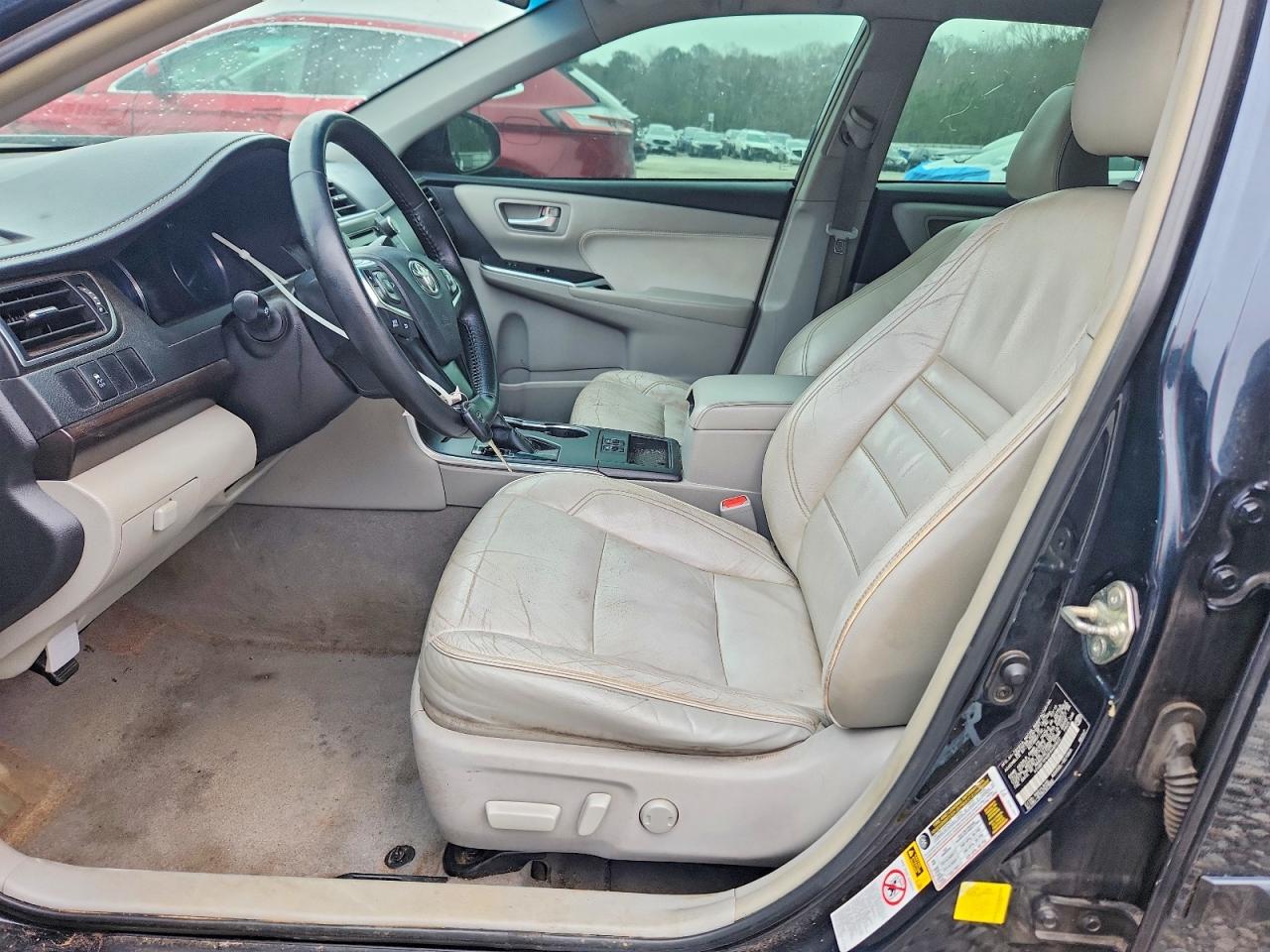 2015 TOYOTA CAMRY LE photo 7