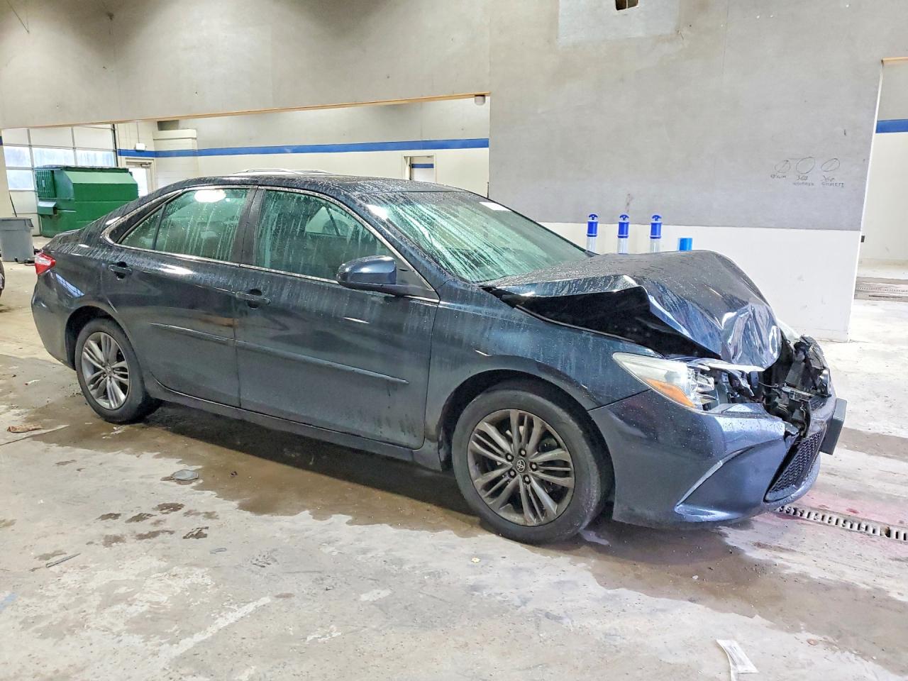 2016 TOYOTA CAMRY LE photo 4