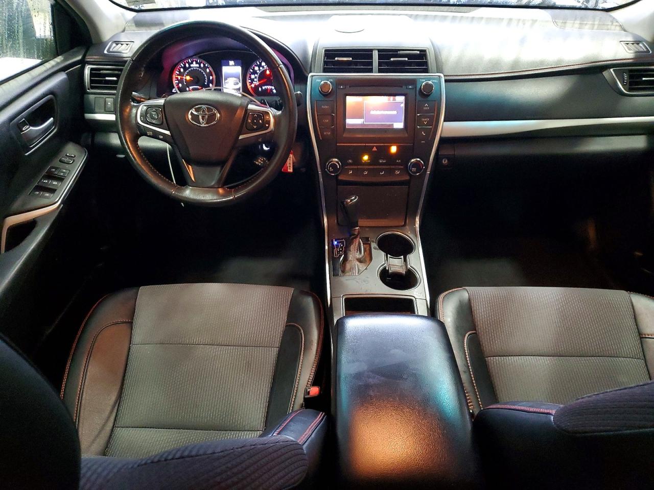 2016 TOYOTA CAMRY LE photo 8